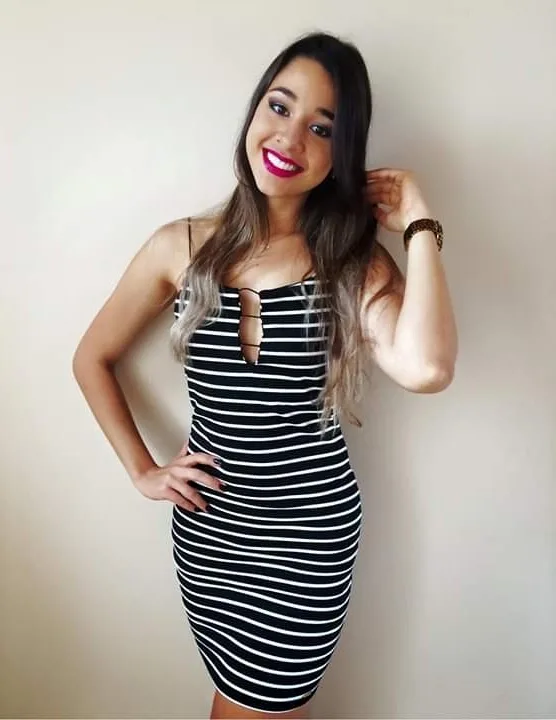 A party escort girl currently staying in Noida, offering escort services