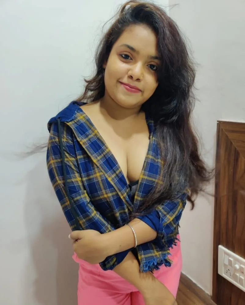 I am a royal escort girl in Surat and I can’t wait to meet and impress you